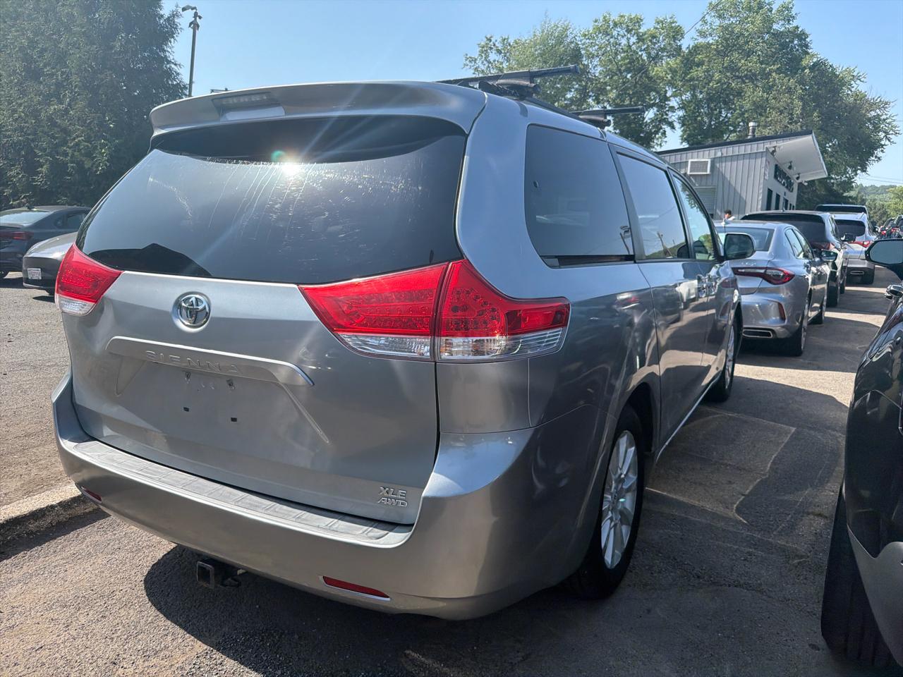 Toyota Sienna 5dr 7-Pass Van V6 XLE AWD (Natl) 2012