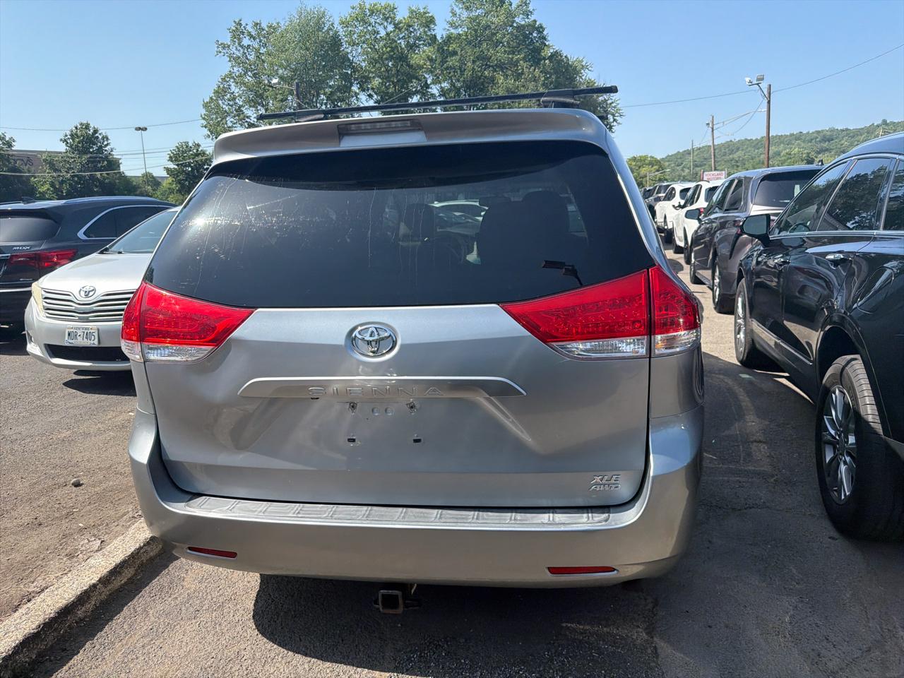 Toyota Sienna 5dr 7-Pass Van V6 XLE AWD (Natl) 2012