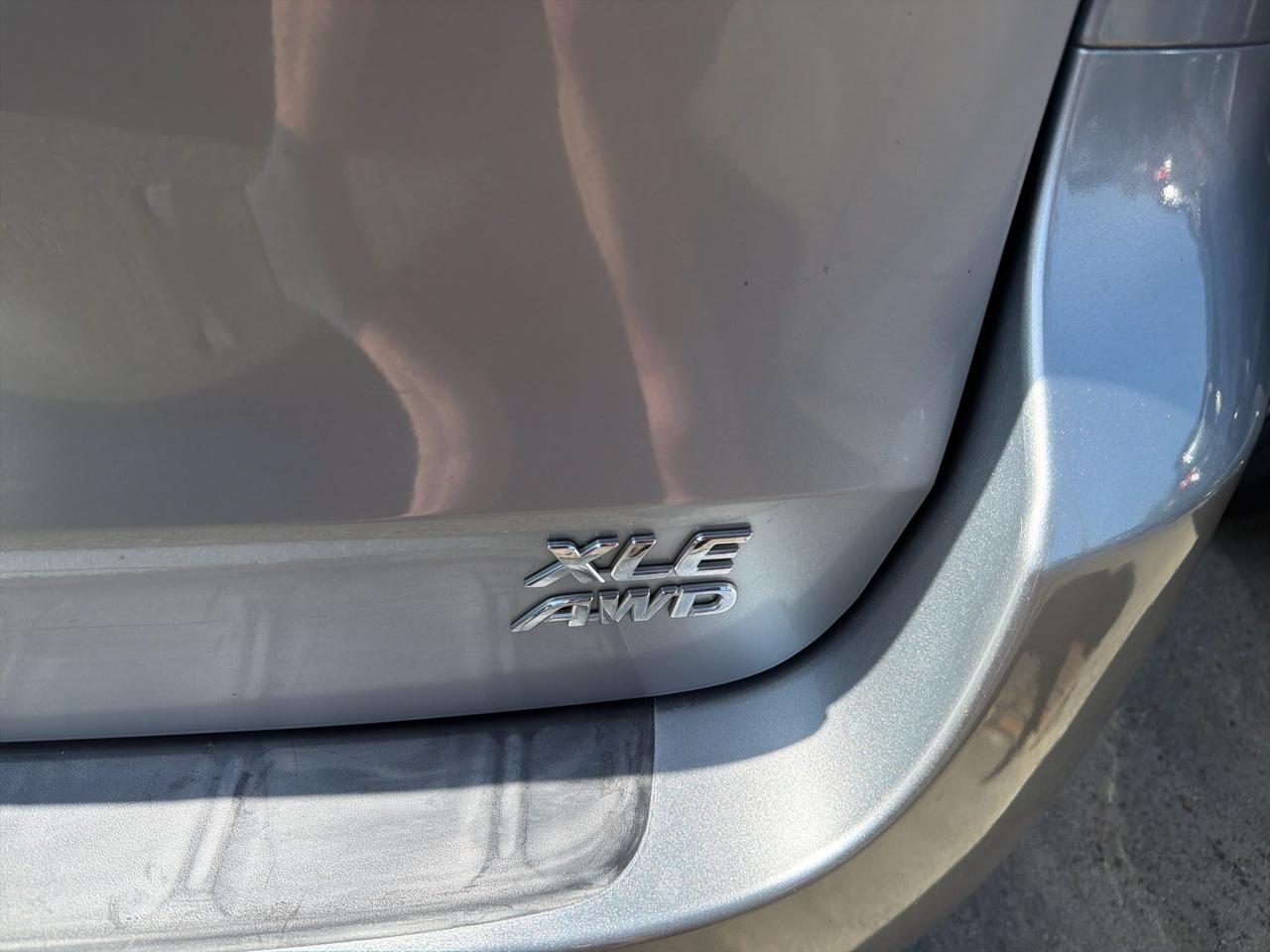 Toyota Sienna 5dr 7-Pass Van V6 XLE AWD (Natl) 2012