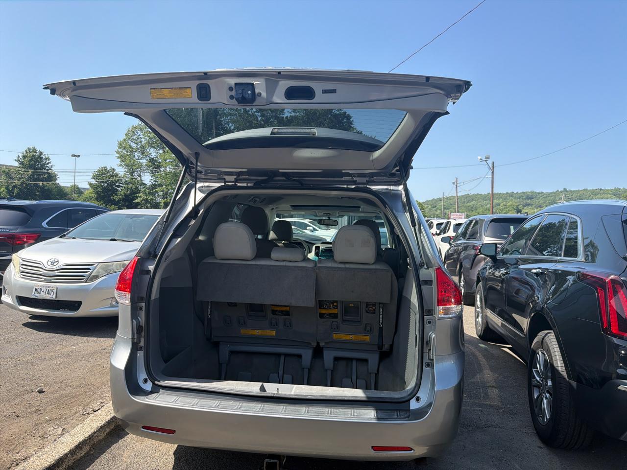 Toyota Sienna 5dr 7-Pass Van V6 XLE AWD (Natl) 2012
