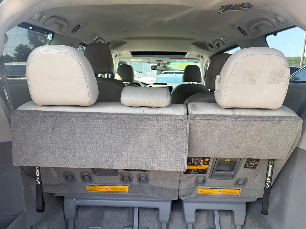 Toyota Sienna 5dr 7-Pass Van V6 XLE AWD (Natl) 2012