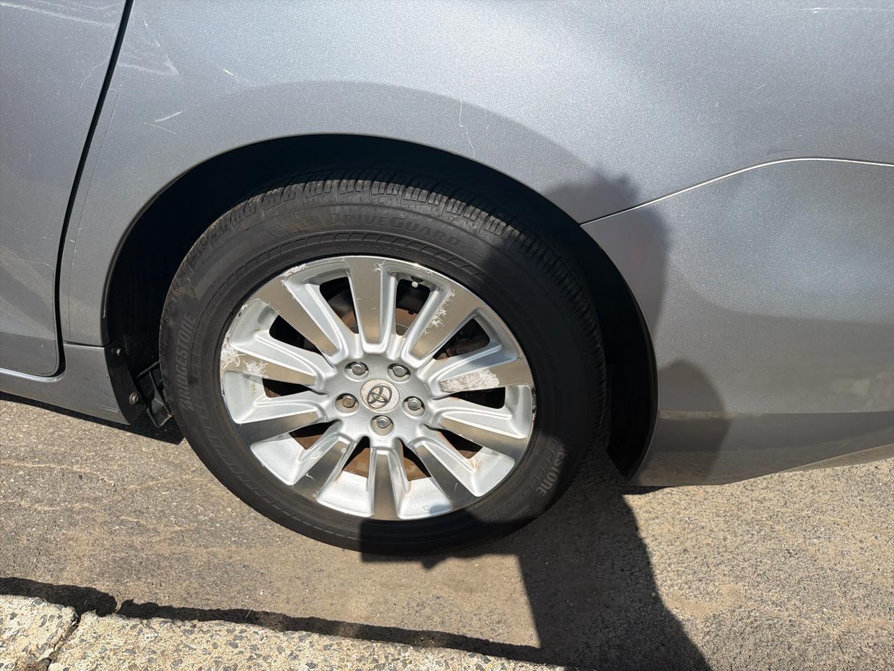 Toyota Sienna 5dr 7-Pass Van V6 XLE AWD (Natl) 2012