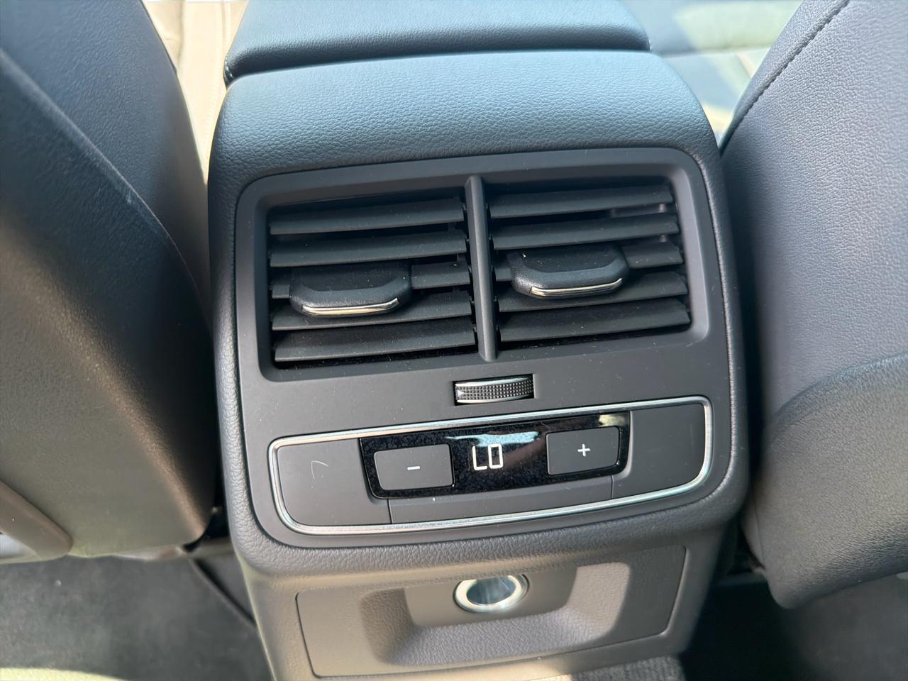 Audi A4 Sedan Premium 40 TFSI quattro 2022