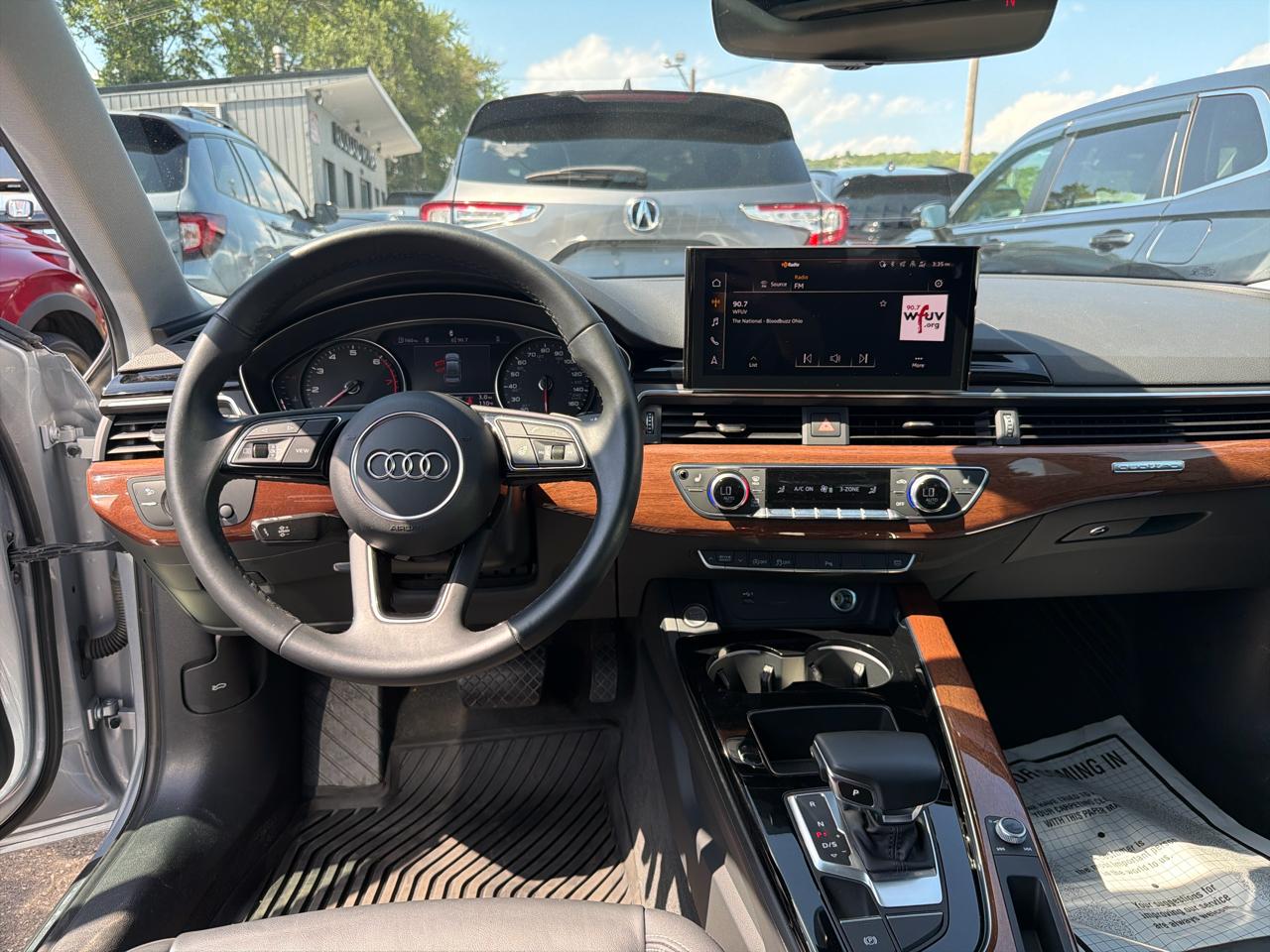 Audi A4 Sedan Premium 40 TFSI quattro 2022