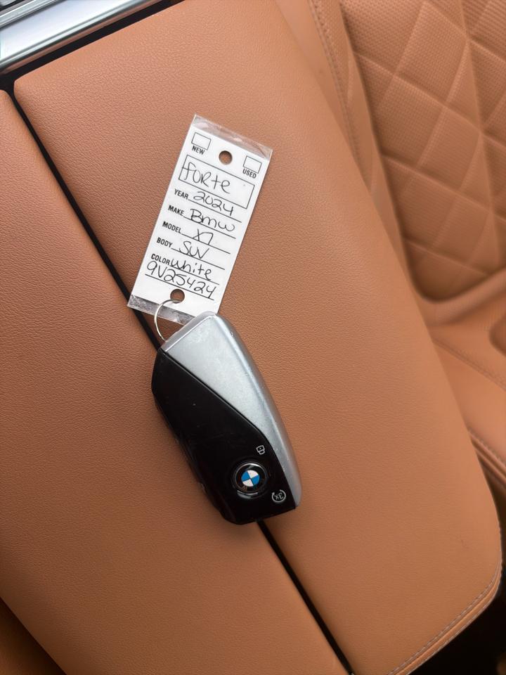 BMW X7  2024