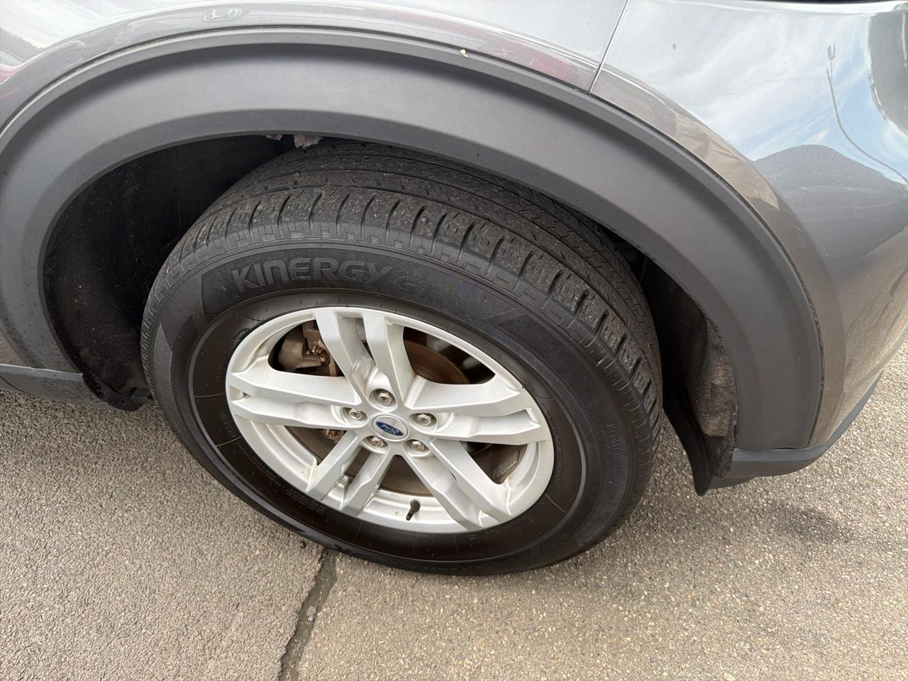 Ford Explorer XLT 2023