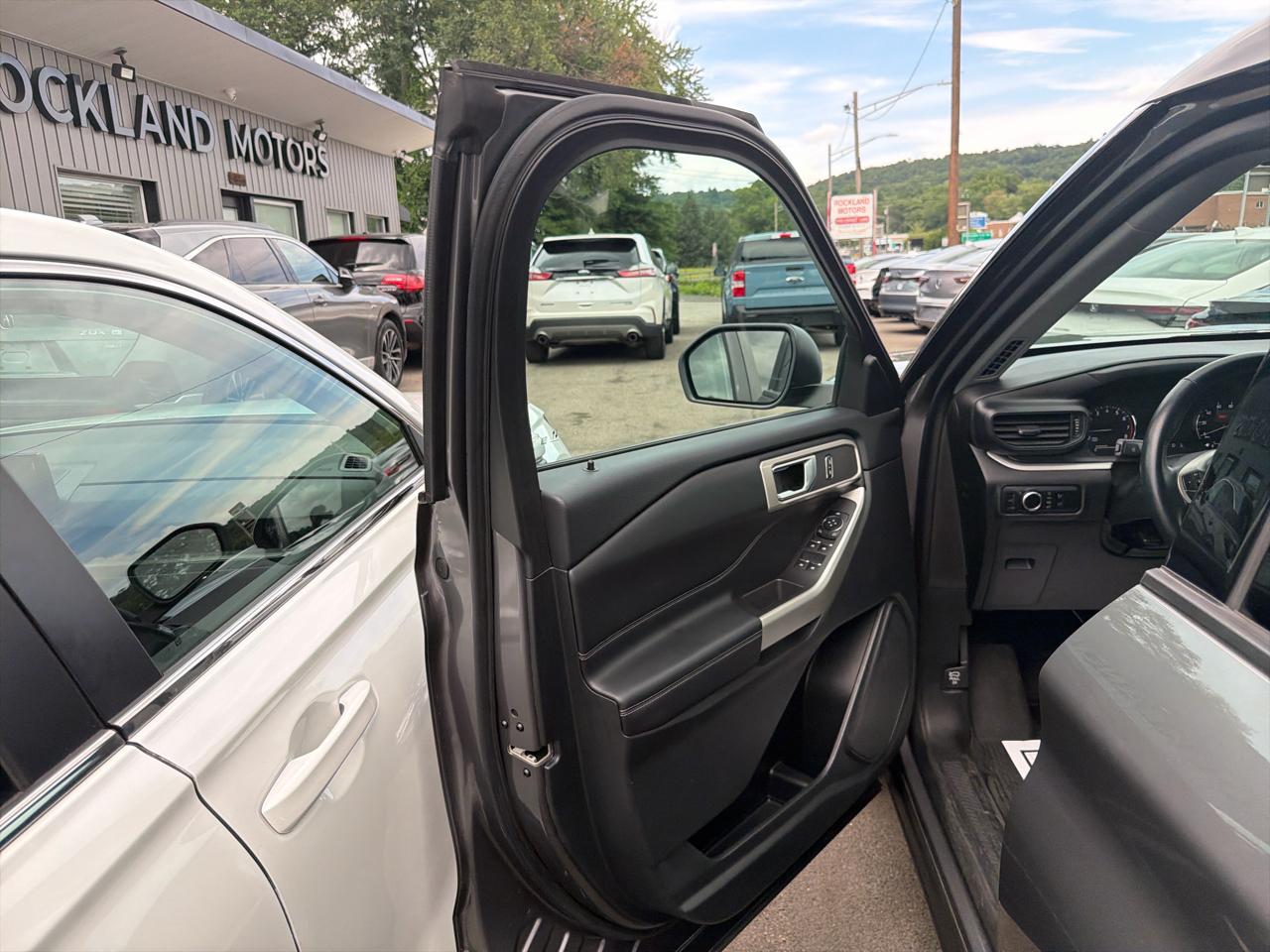 Ford Explorer XLT 2023