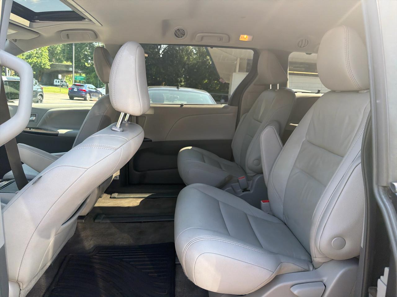 Toyota Sienna Limited Premium AWD 7-Passenger (Natl) 2018