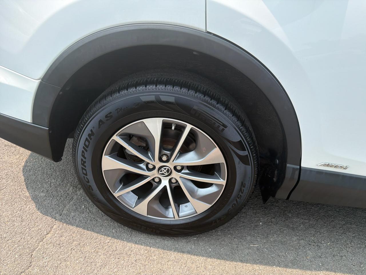 Toyota RAV4 Hybrid AWD 4dr XLE (Natl) 2016