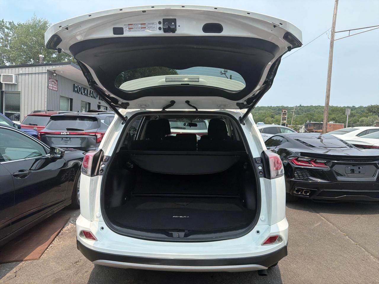 Toyota RAV4 Hybrid AWD 4dr XLE (Natl) 2016