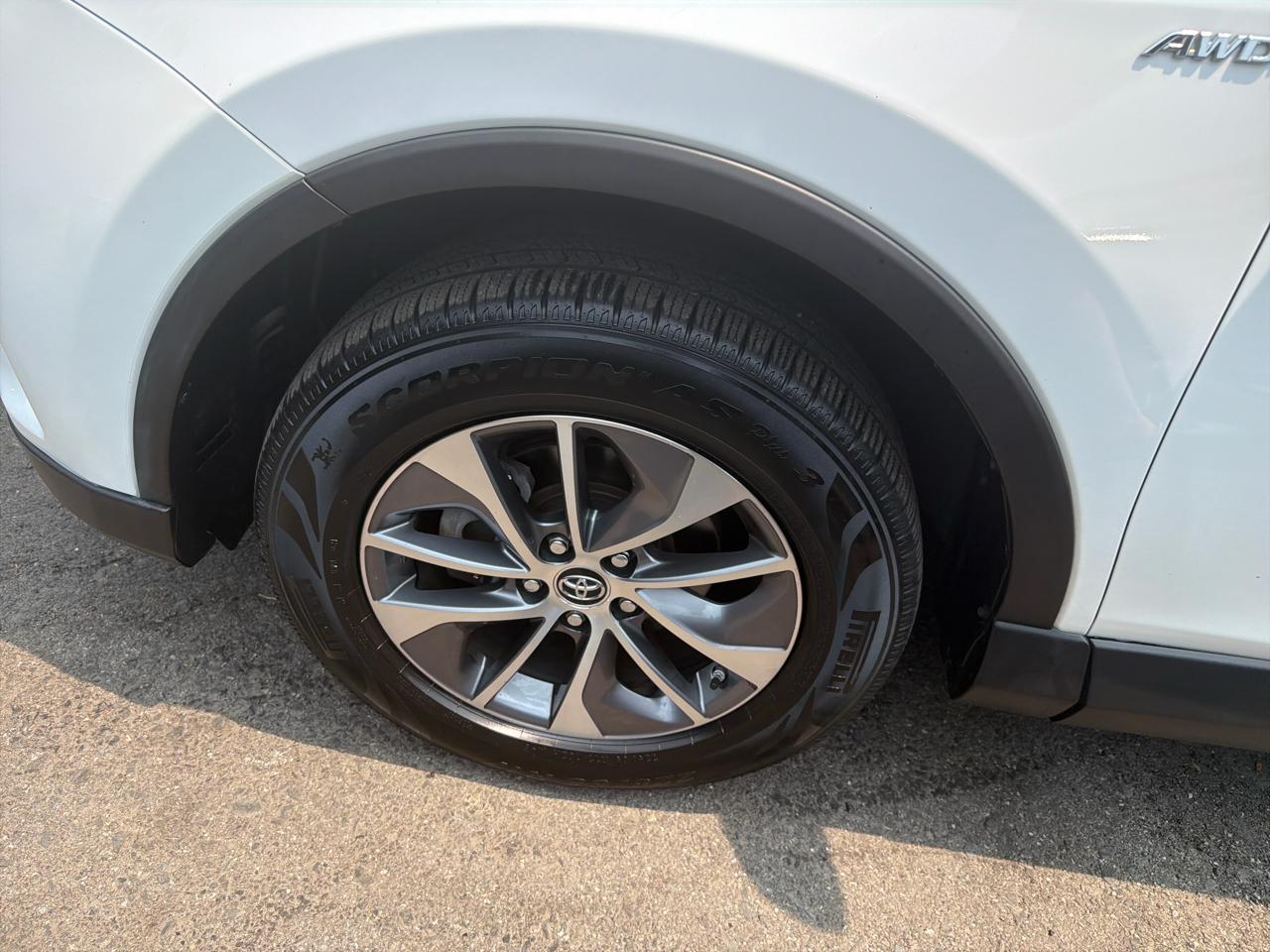 Toyota RAV4 Hybrid AWD 4dr XLE (Natl) 2016