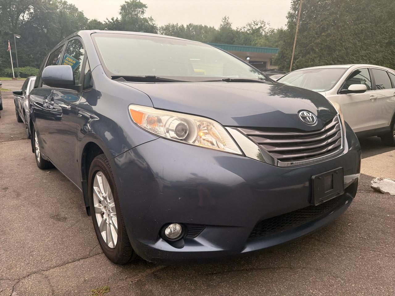 Toyota Sienna Limited Premium AWD 7-Passenger (Natl) 2017