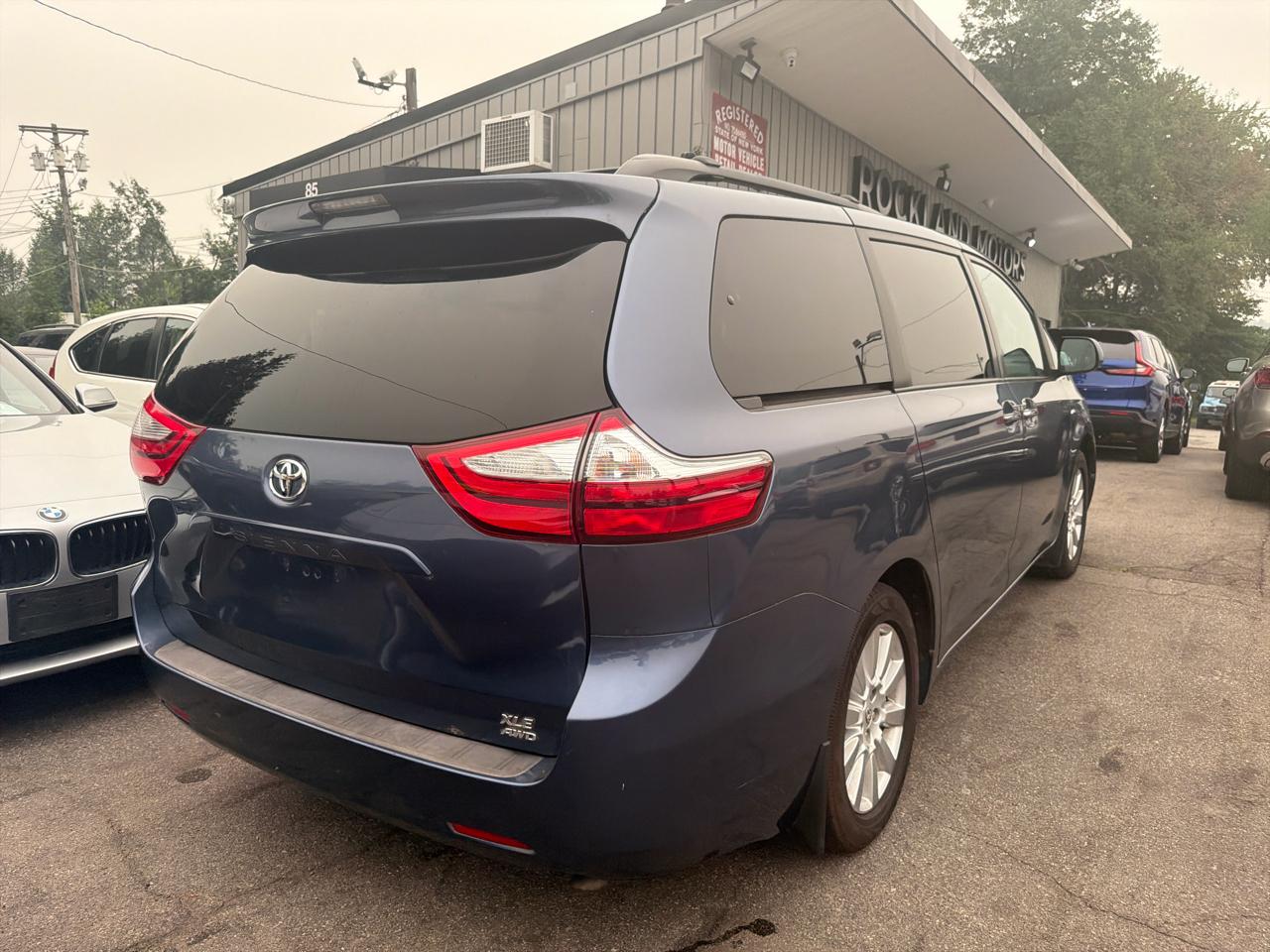 Toyota Sienna Limited Premium AWD 7-Passenger (Natl) 2017