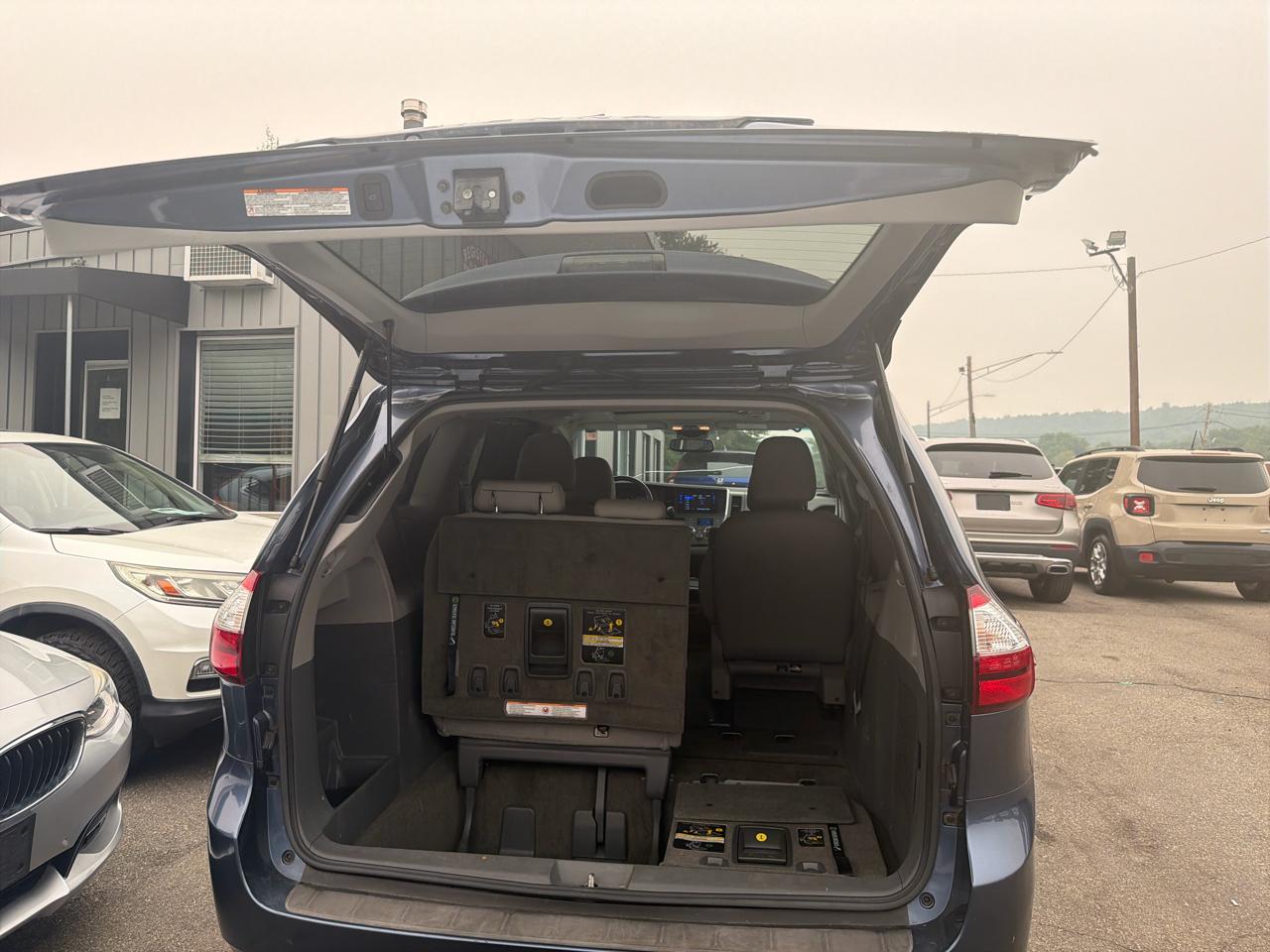 Toyota Sienna Limited Premium AWD 7-Passenger (Natl) 2017