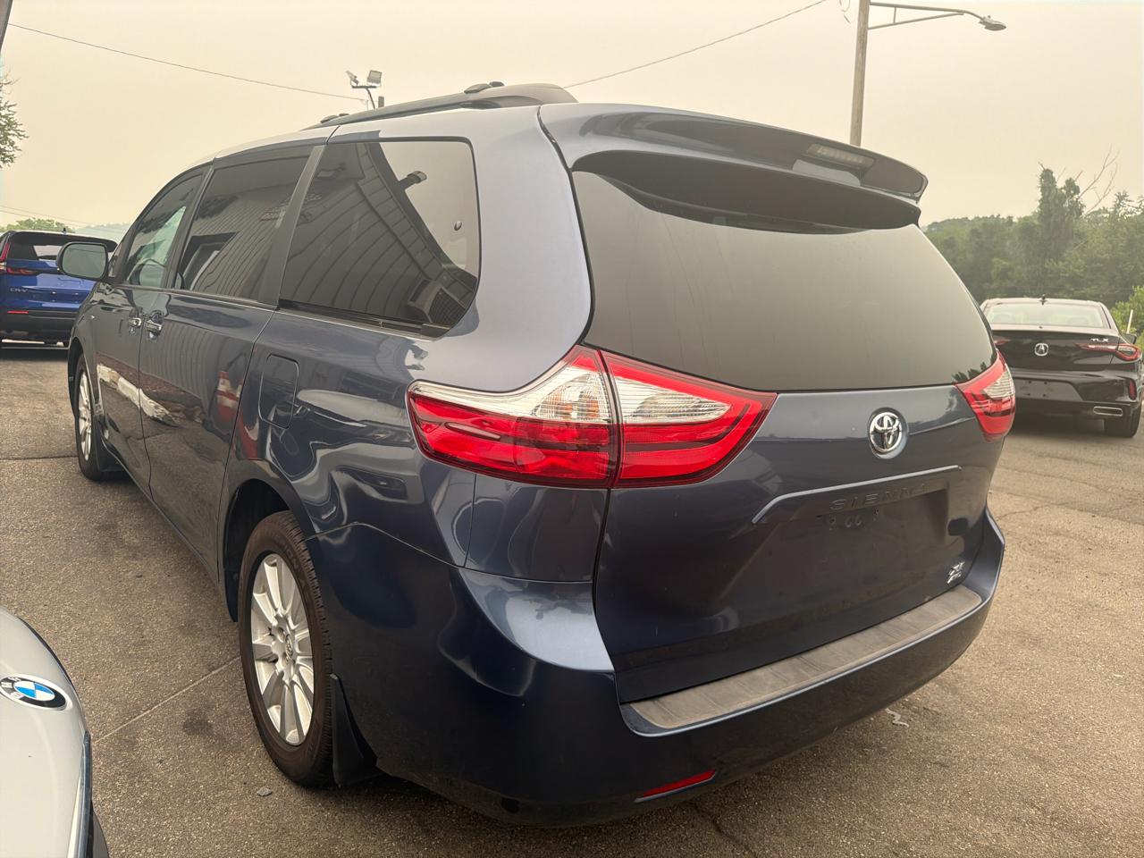 Toyota Sienna Limited Premium AWD 7-Passenger (Natl) 2017