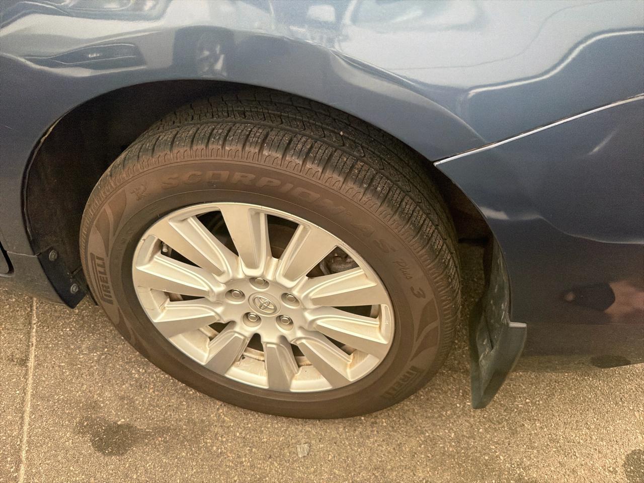 Toyota Sienna Limited Premium AWD 7-Passenger (Natl) 2017