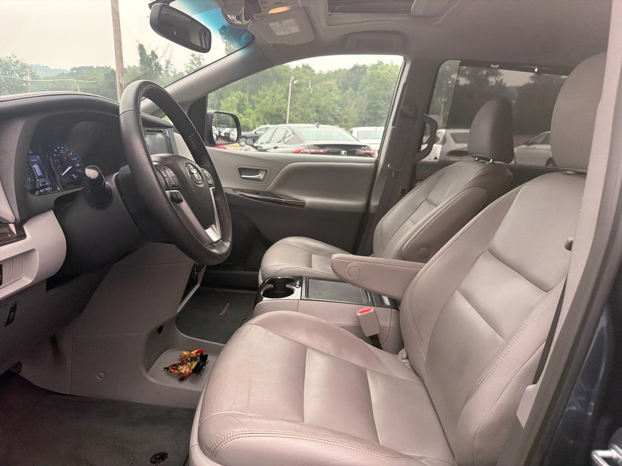 Toyota Sienna Limited Premium AWD 7-Passenger (Natl) 2017