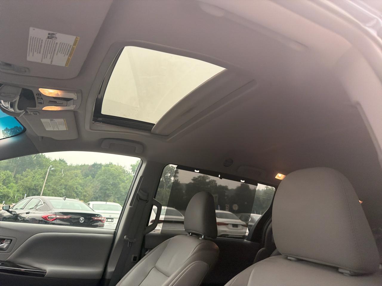 Toyota Sienna Limited Premium AWD 7-Passenger (Natl) 2017