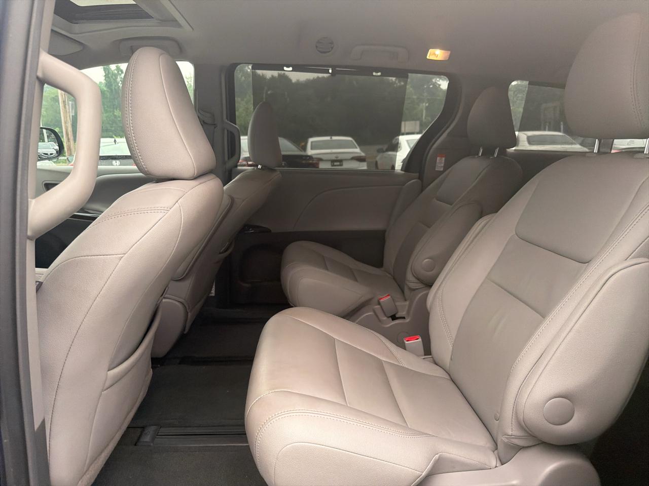 Toyota Sienna Limited Premium AWD 7-Passenger (Natl) 2017