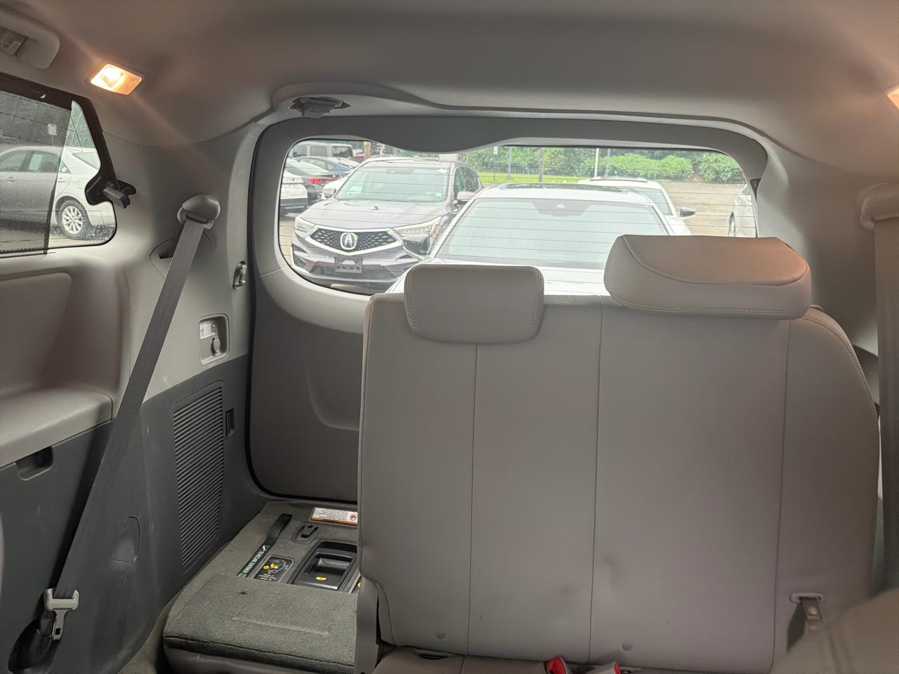 Toyota Sienna Limited Premium AWD 7-Passenger (Natl) 2017