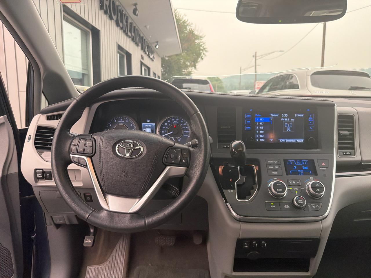 Toyota Sienna Limited Premium AWD 7-Passenger (Natl) 2017