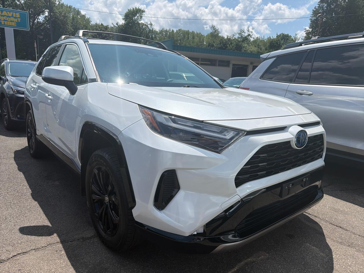 Toyota RAV4 Hybrid SE AWD (Natl) 2023