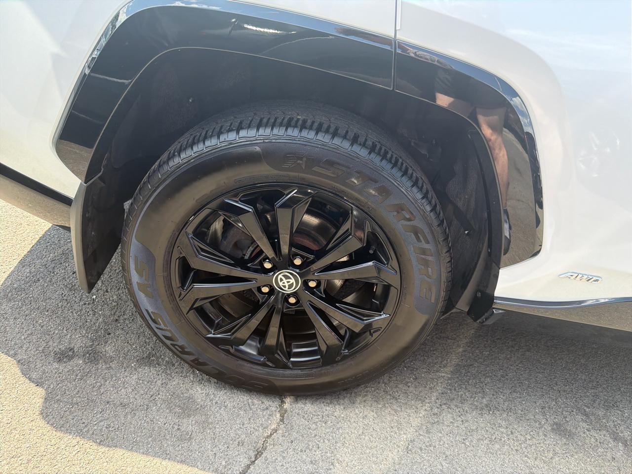 Toyota RAV4 Hybrid SE AWD (Natl) 2023