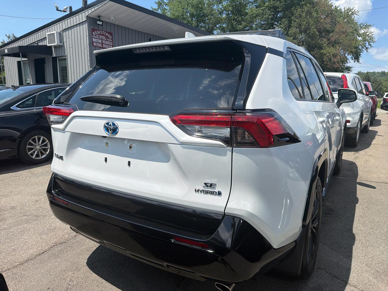 Toyota RAV4 Hybrid SE AWD (Natl) 2023