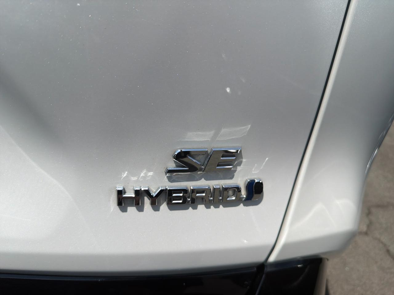 Toyota RAV4 Hybrid SE AWD (Natl) 2023