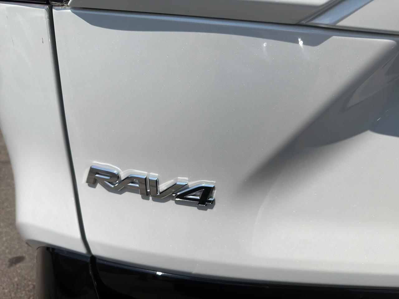 Toyota RAV4 Hybrid SE AWD (Natl) 2023