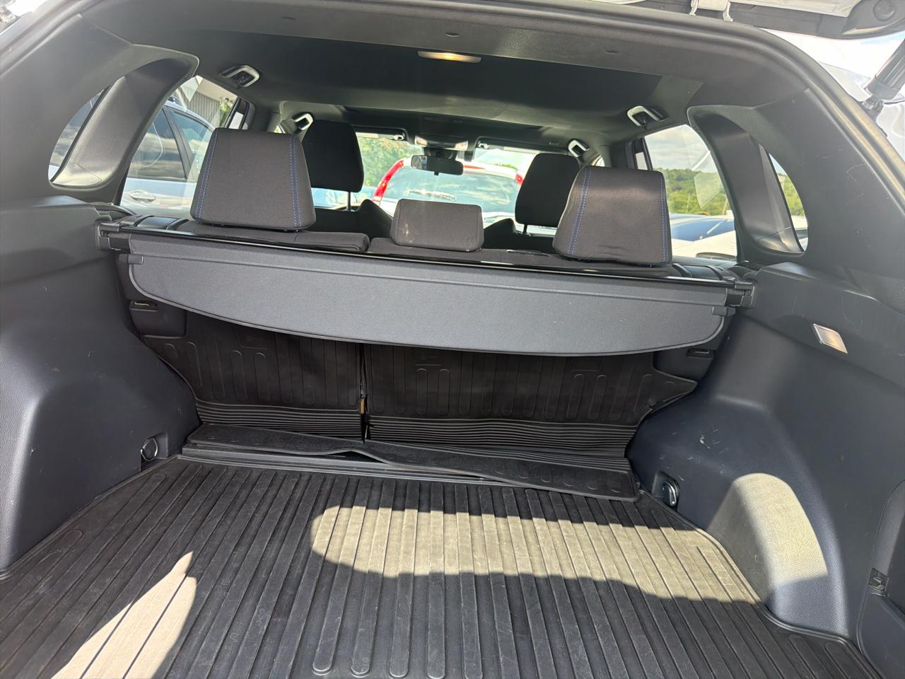 Toyota RAV4 Hybrid SE AWD (Natl) 2023