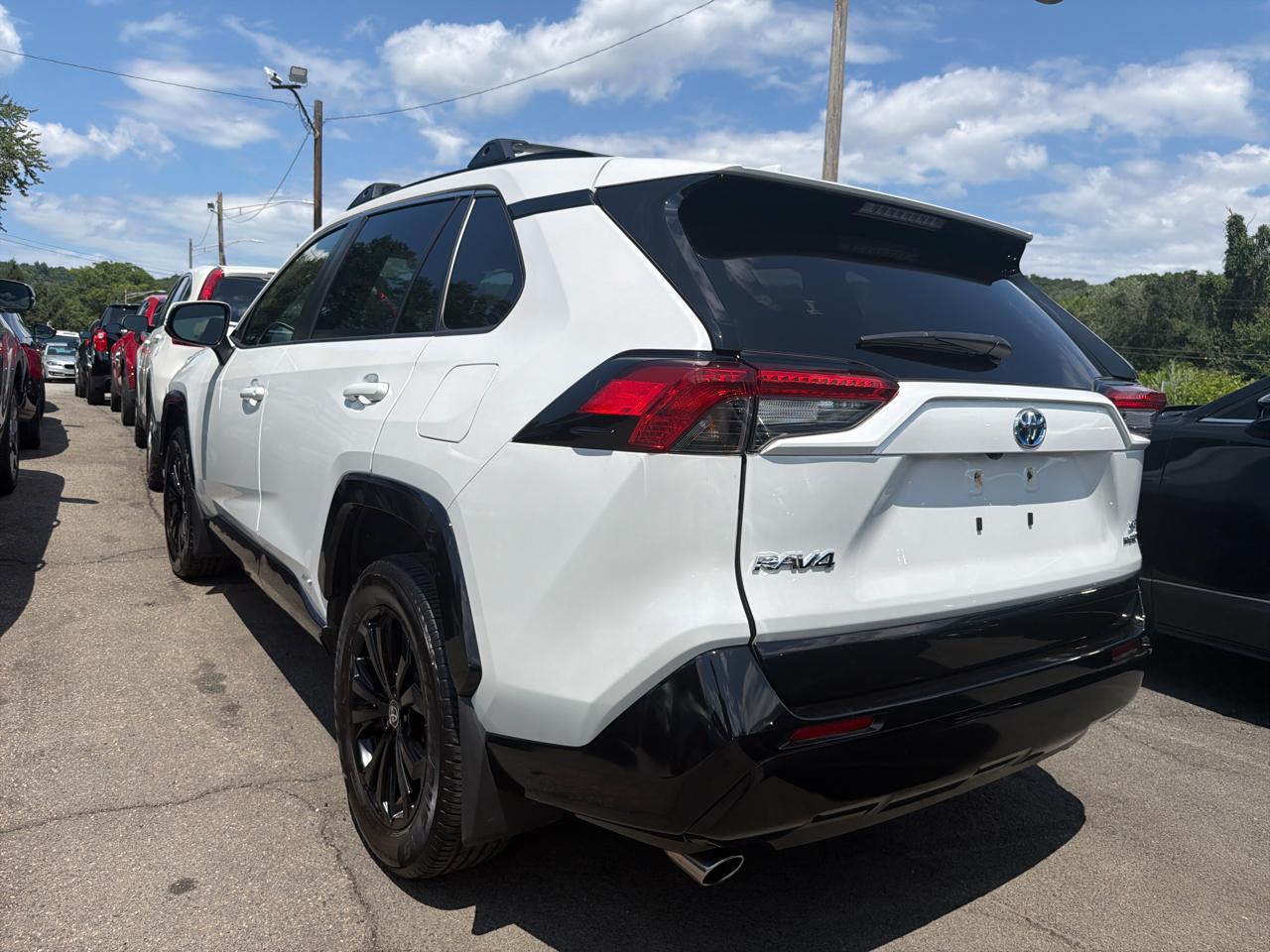 Toyota RAV4 Hybrid SE AWD (Natl) 2023