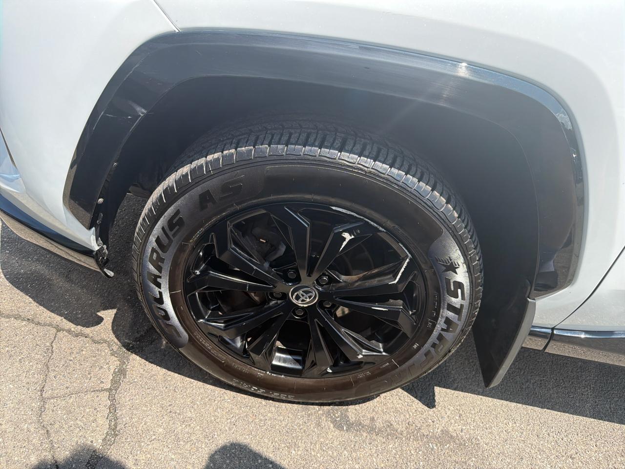 Toyota RAV4 Hybrid SE AWD (Natl) 2023