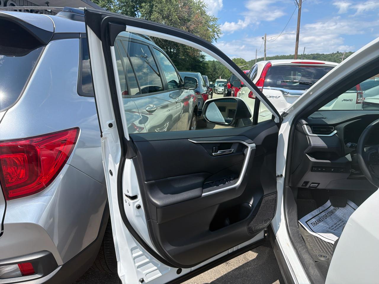 Toyota RAV4 Hybrid SE AWD (Natl) 2023
