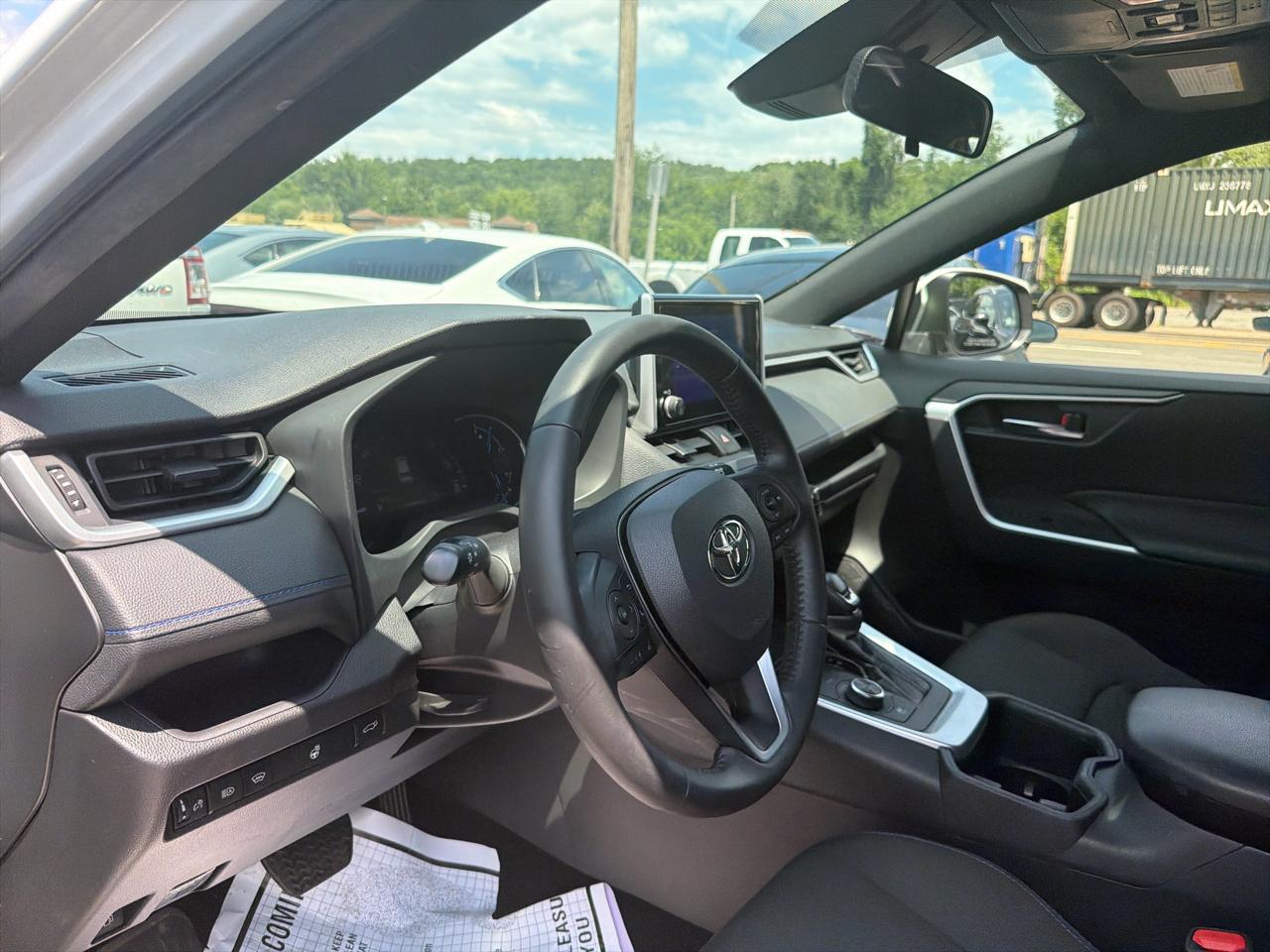 Toyota RAV4 Hybrid SE AWD (Natl) 2023