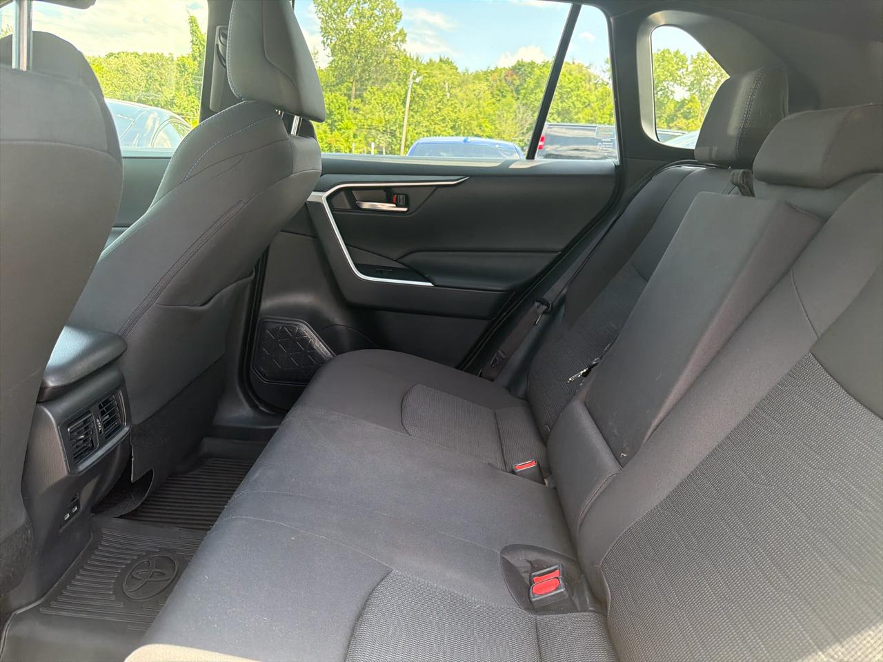 Toyota RAV4 Hybrid SE AWD (Natl) 2023