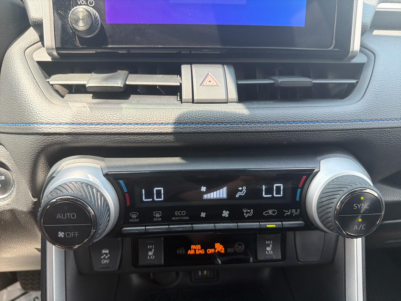 Toyota RAV4 Hybrid SE AWD (Natl) 2023