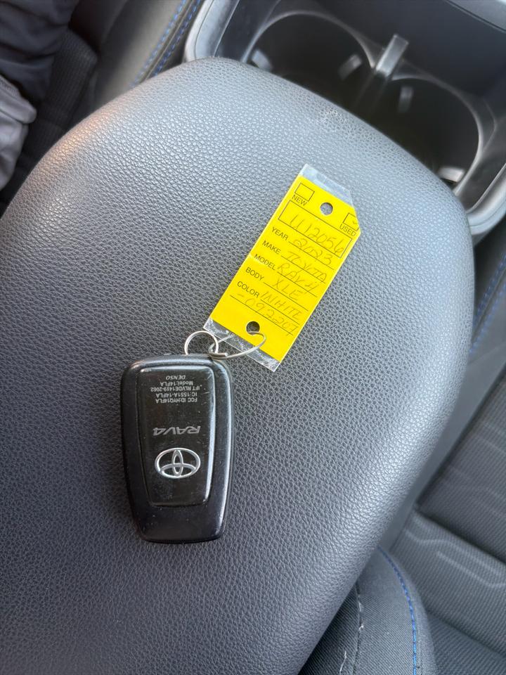 Toyota RAV4 Hybrid SE AWD (Natl) 2023