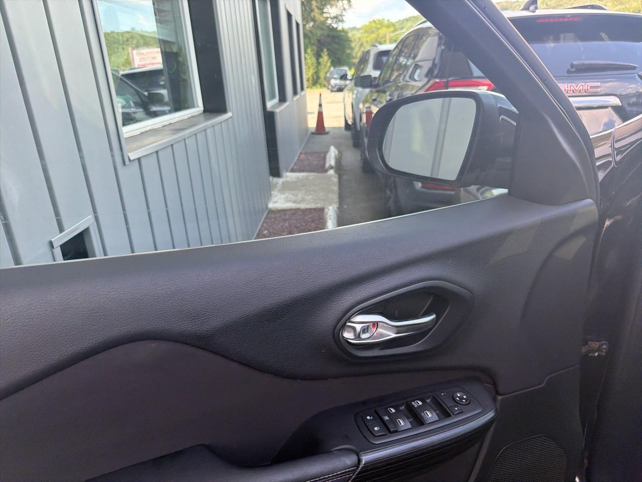 Jeep Cherokee 4WD 4dr Latitude 2015