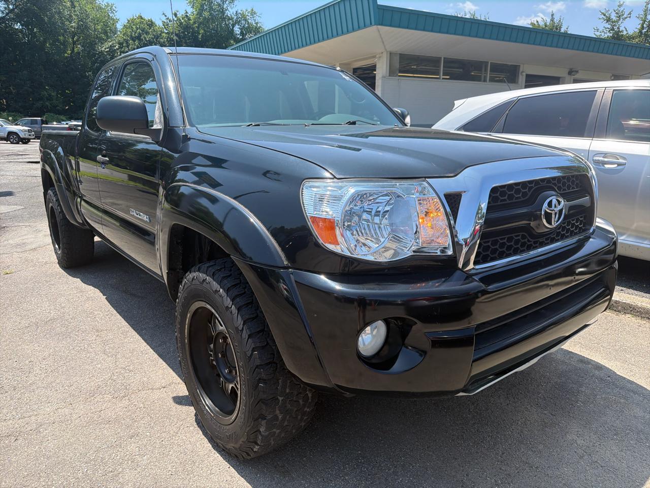 Toyota Tacoma 4WD Access V6 MT (Natl) 2011