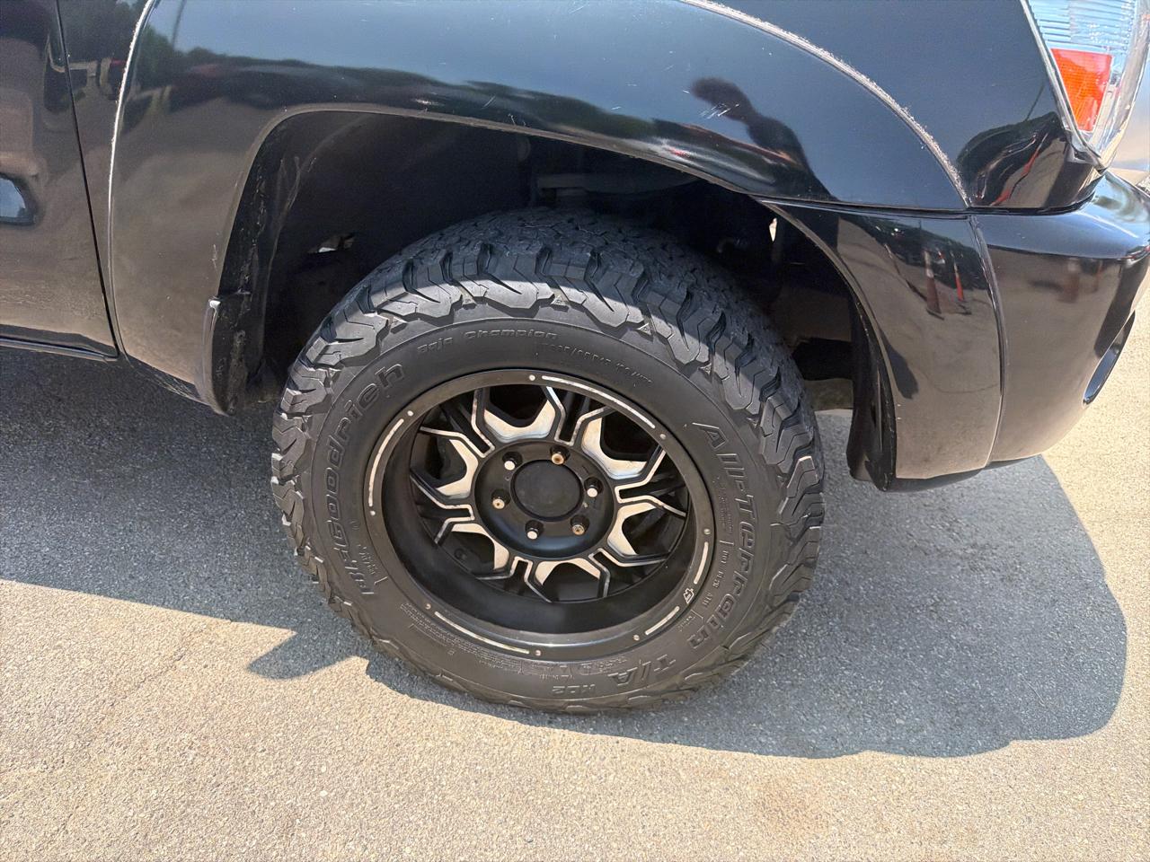 Toyota Tacoma 4WD Access V6 MT (Natl) 2011