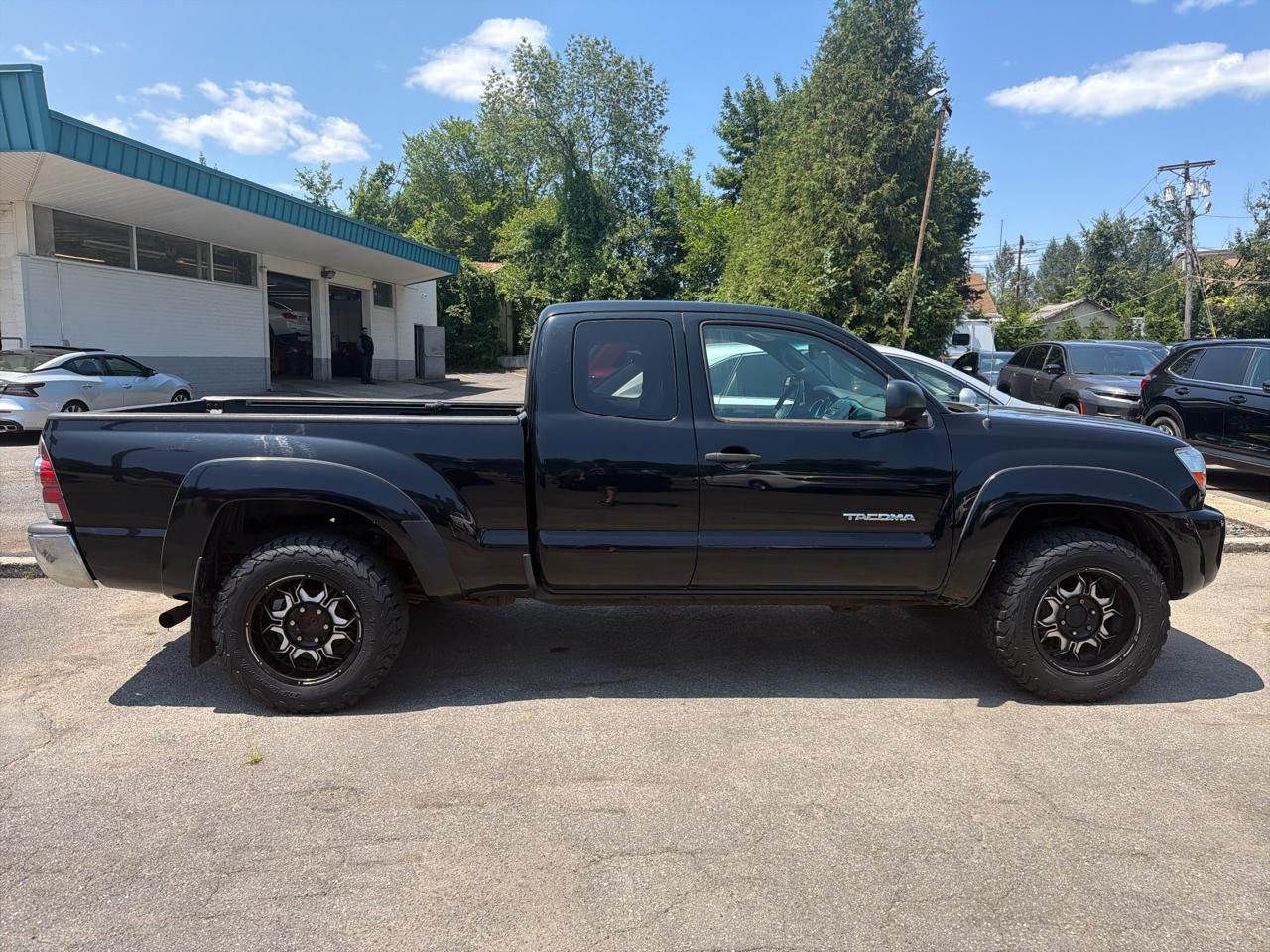Toyota Tacoma 4WD Access V6 MT (Natl) 2011