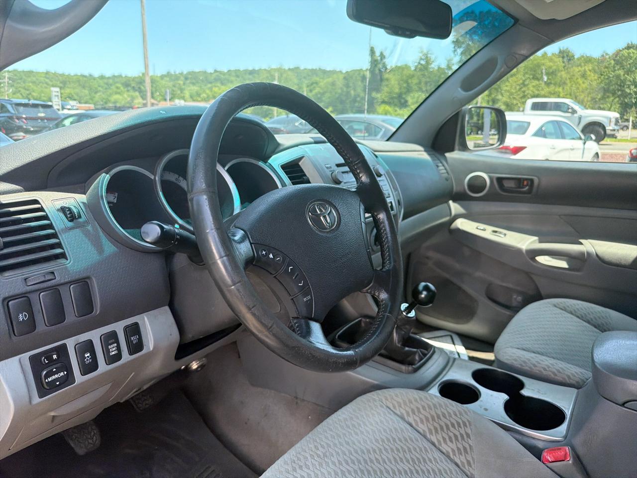 Toyota Tacoma 4WD Access V6 MT (Natl) 2011