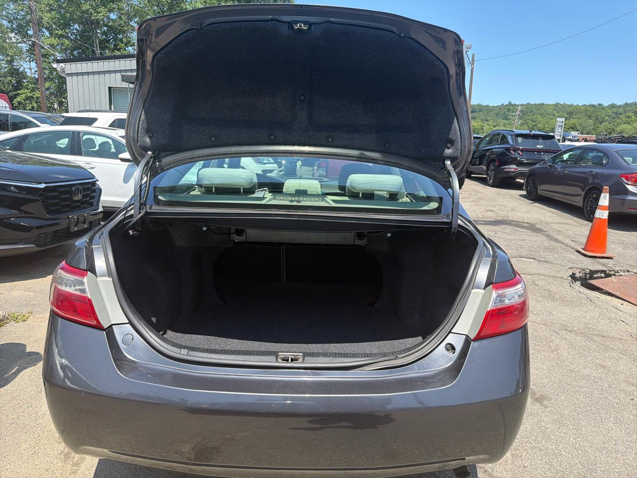 Toyota Camry 4dr Sdn I4 Man (Natl) 2009