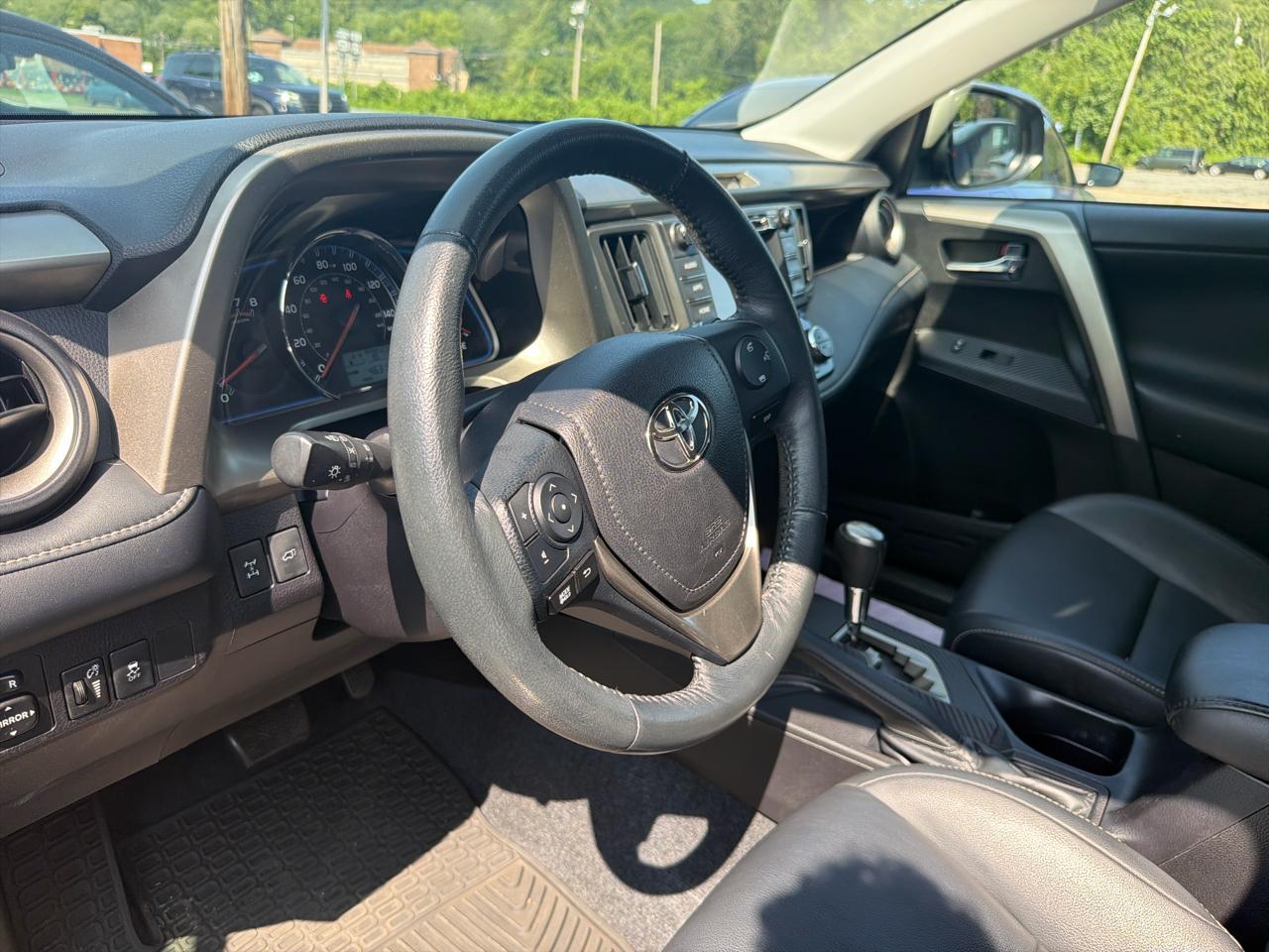 Toyota RAV4 AWD 4dr Limited (Natl) 2015