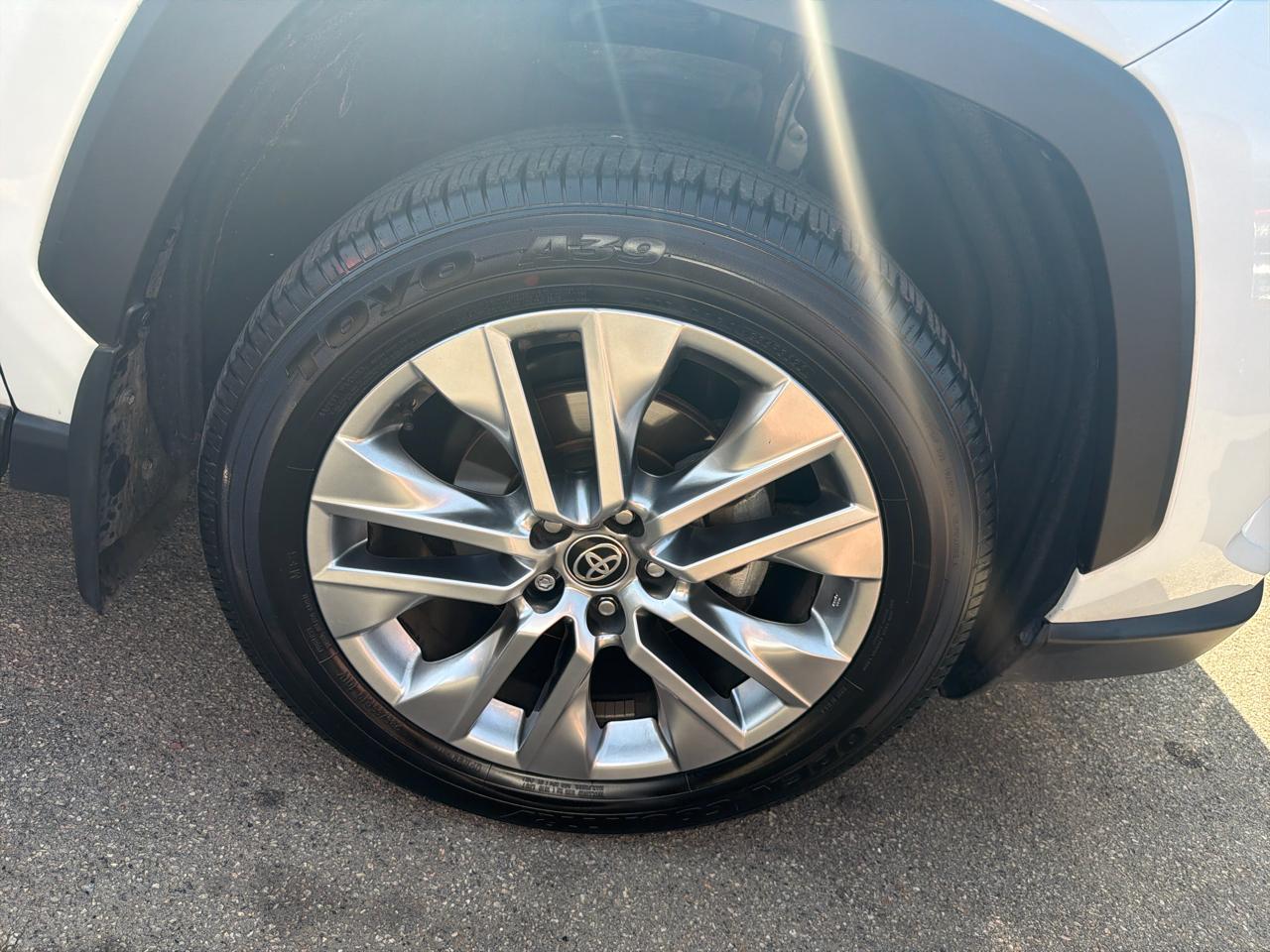 Toyota RAV4 XLE Premium AWD (Natl) 2025