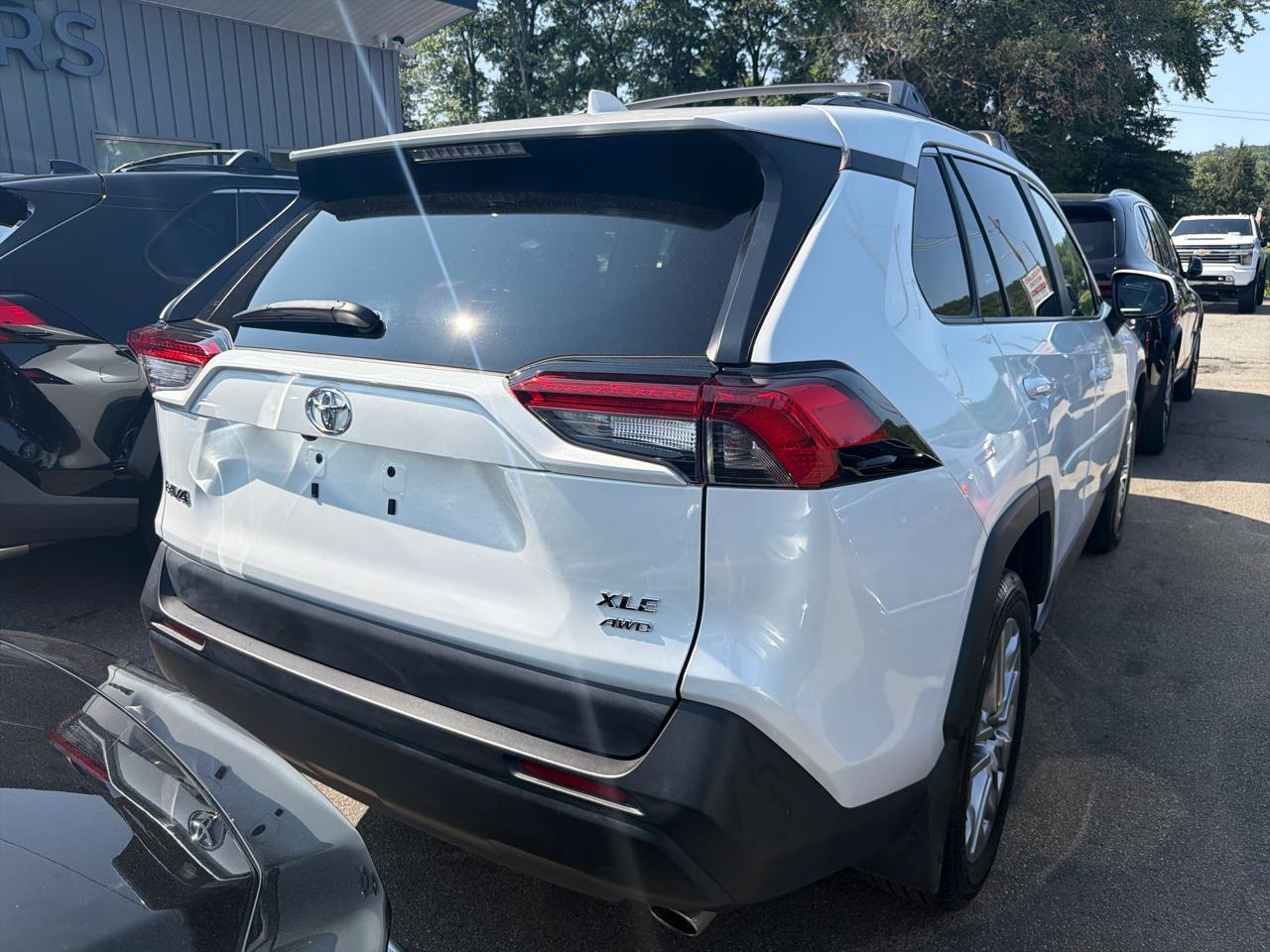 Toyota RAV4 XLE Premium AWD (Natl) 2025