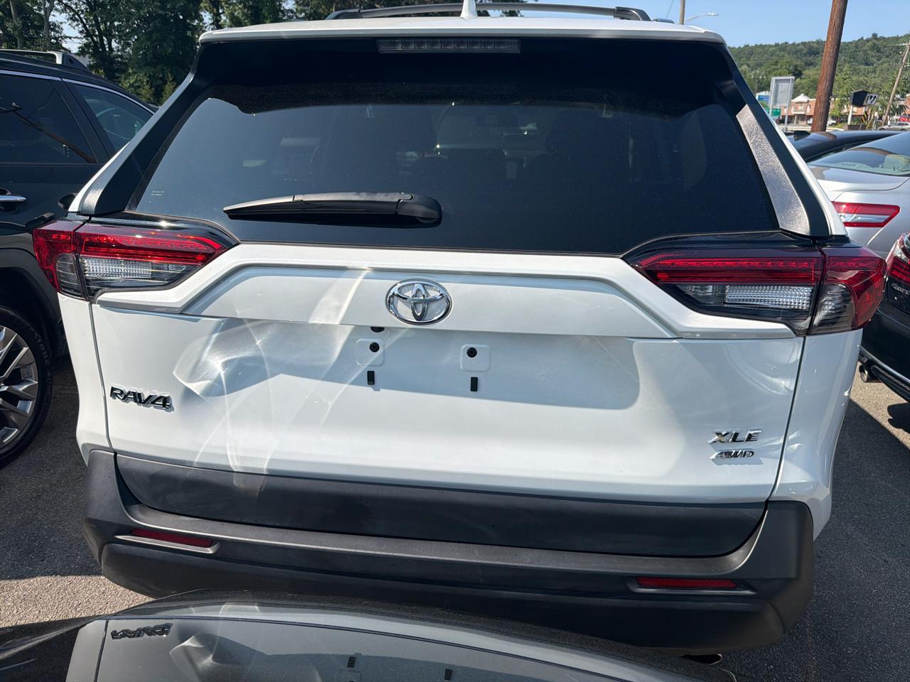 Toyota RAV4 XLE Premium AWD (Natl) 2025
