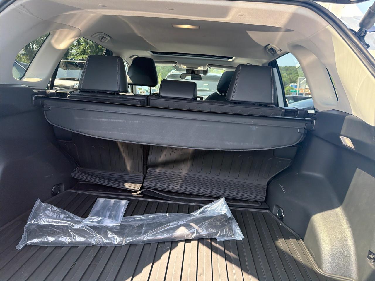 Toyota RAV4 XLE Premium AWD (Natl) 2025