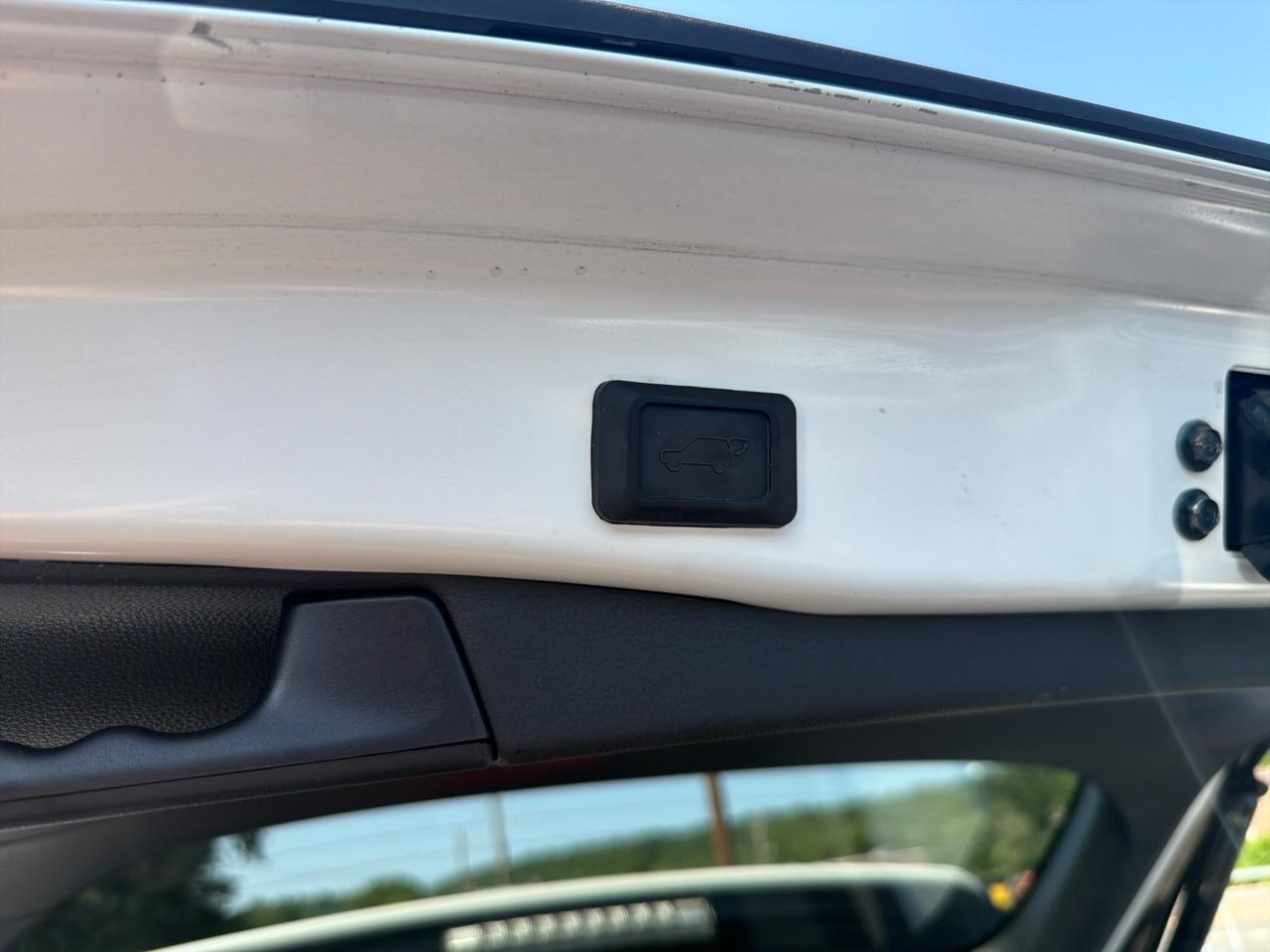 Toyota RAV4 XLE Premium AWD (Natl) 2025